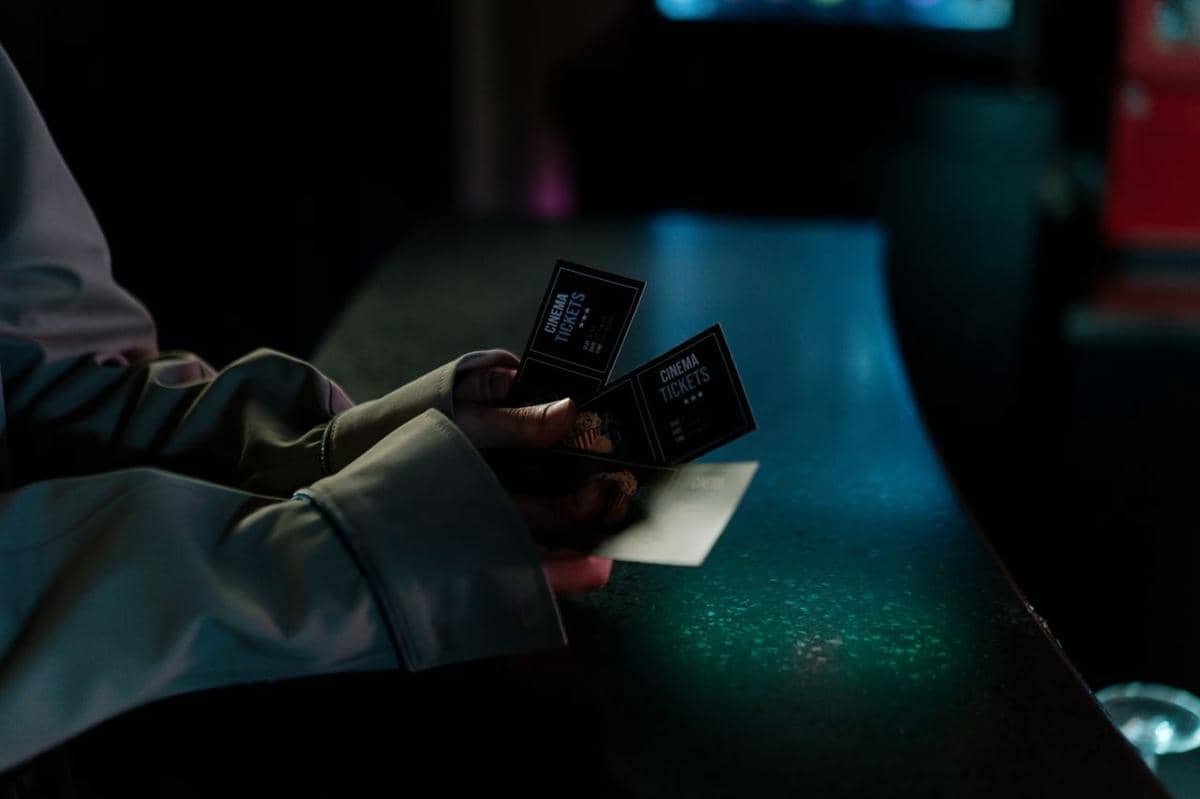 ilustrasi tiket bioskop