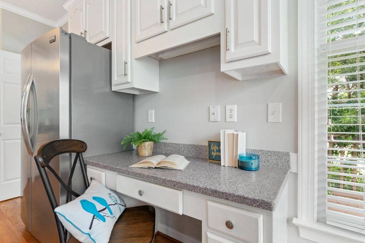 Mengenal Kitchen Desk, Meja Kerja di Dapur yang Kembali Jadi Tren