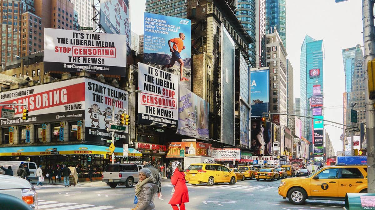 ilustrasi suasana di Times Square