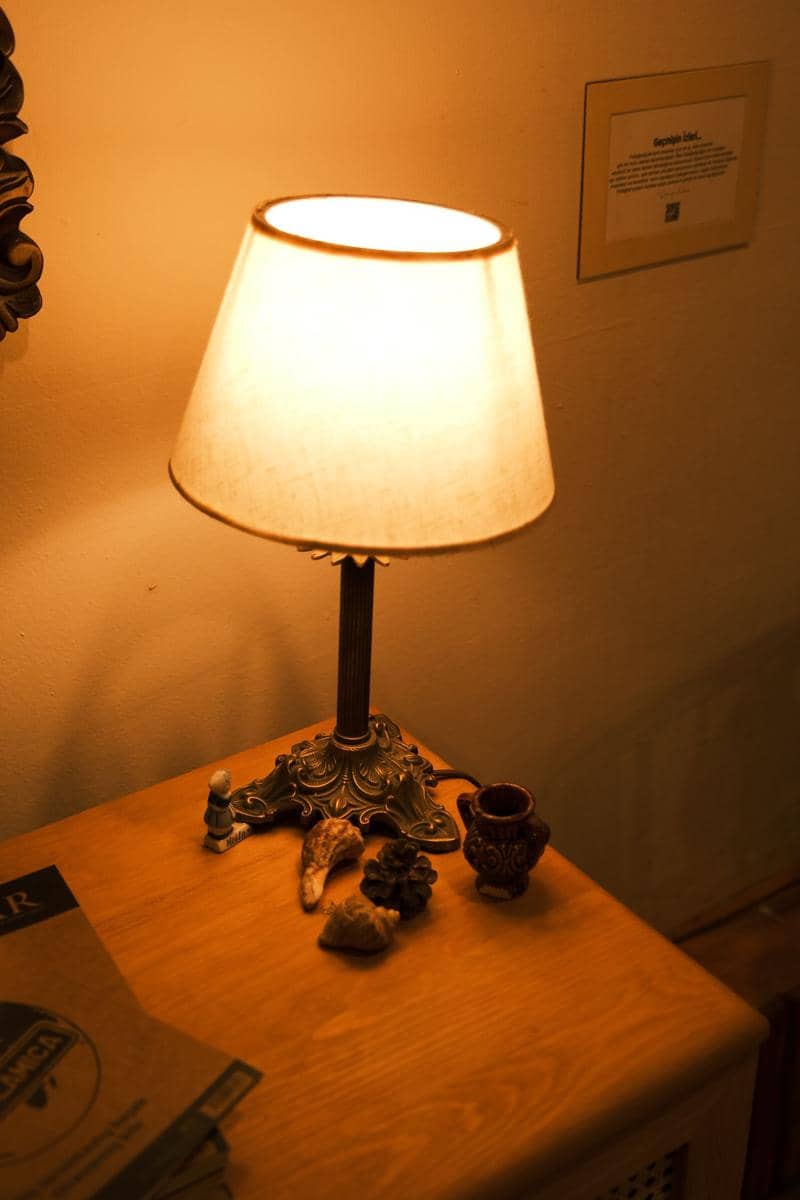lampu meja antik