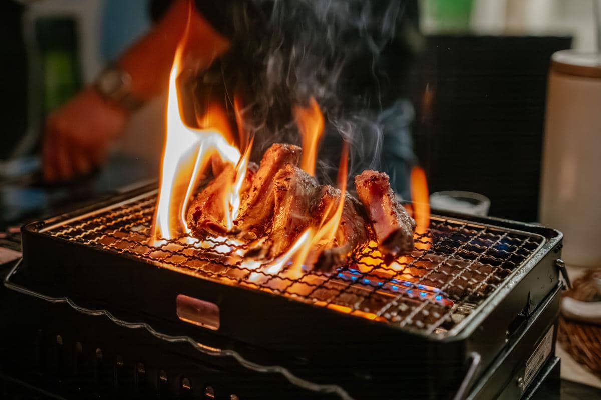 ilustrasi membuat iga bakar bumbu merah