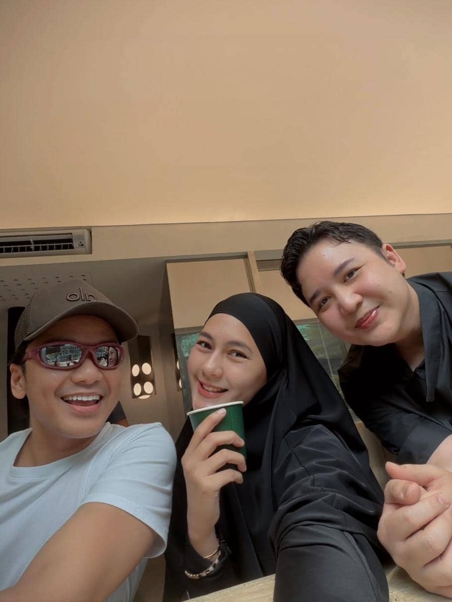 Paula Verhoeven hangout bareng sahabat di Blok M