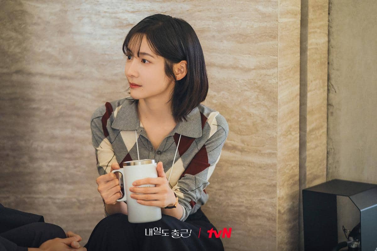 Cuplikan drama Korea See You at Work Tomorrow