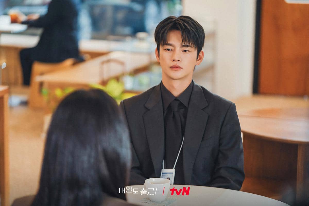 7 Character Development Kang Si Woo Sepanjang See You at Work Tomorrow