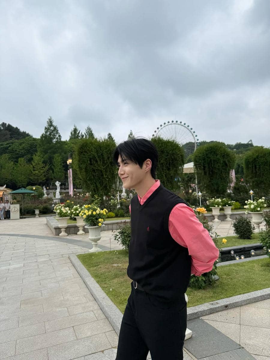 outfit Kim-Seon ho (instagram.com/seonho__kim)