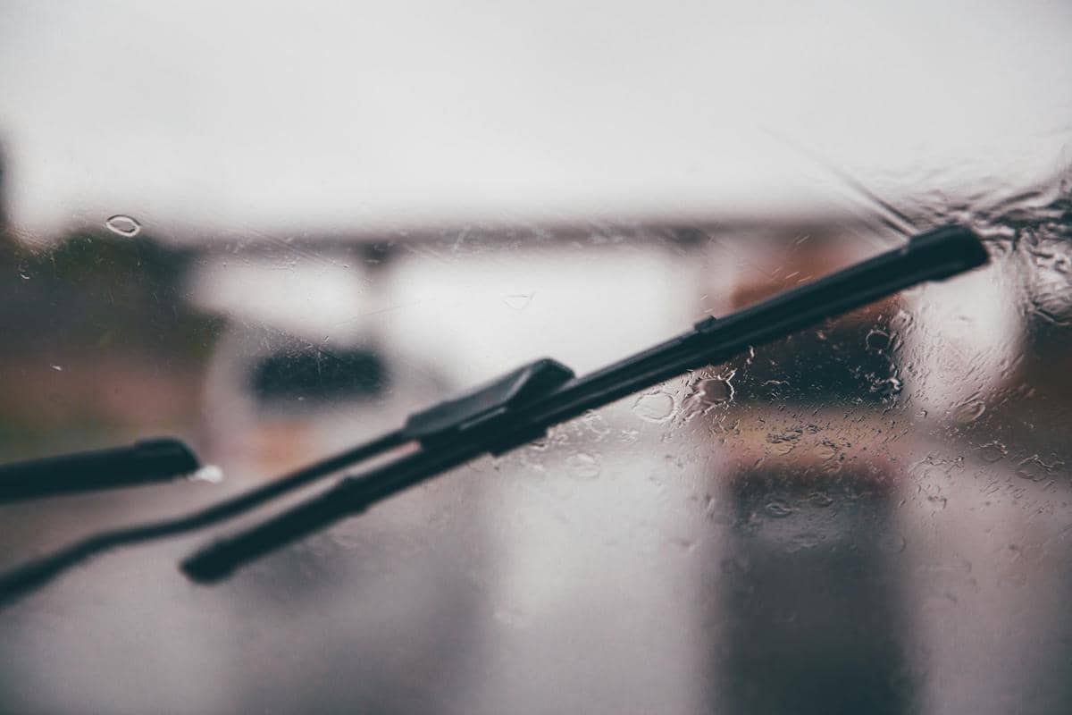 Wiper Baru Masih Meninggalkan Bercak Air? Ini Penyebabnya