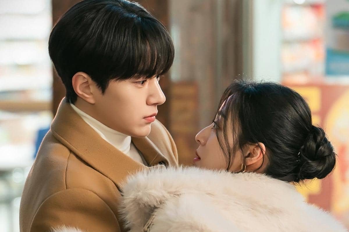 Still cut drama Love In Sync