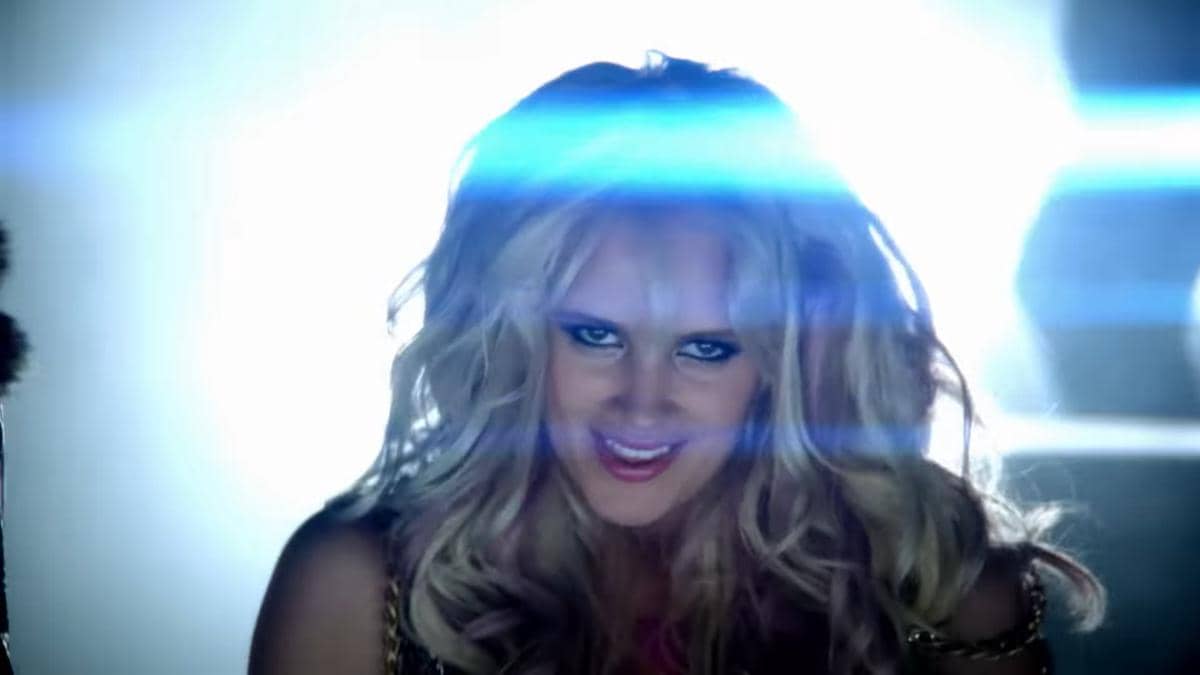 Potret Lauren Bennett dalam MV "Party Rock Anthem" (youtube.com/LMFAOVEVO)