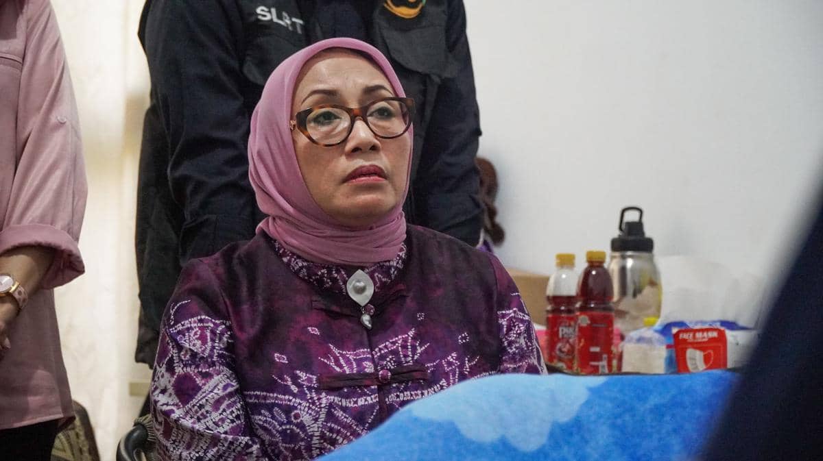 Menteri PPPA Arifah Fauzi mengunjungi korban dugaan kekerasan penyiraman air keras oleh anggota polisi.