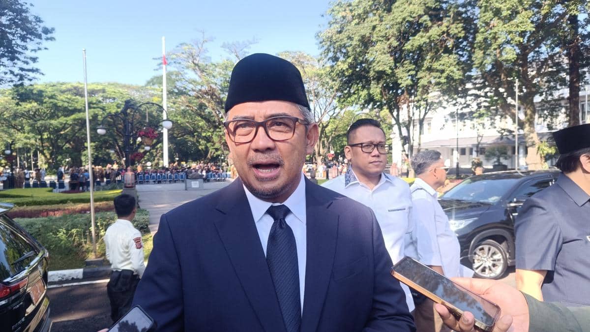 Satu Forum, Dua Cerita: Farhan Klaim Komunikasi Aman, Erwin Akui Baru Diundang