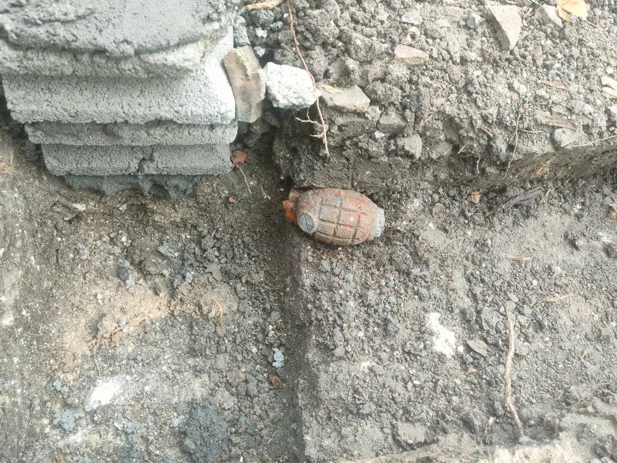 Granat Tangan Ditemukan di Kawasan Wisata Karstubing, Bantul. 