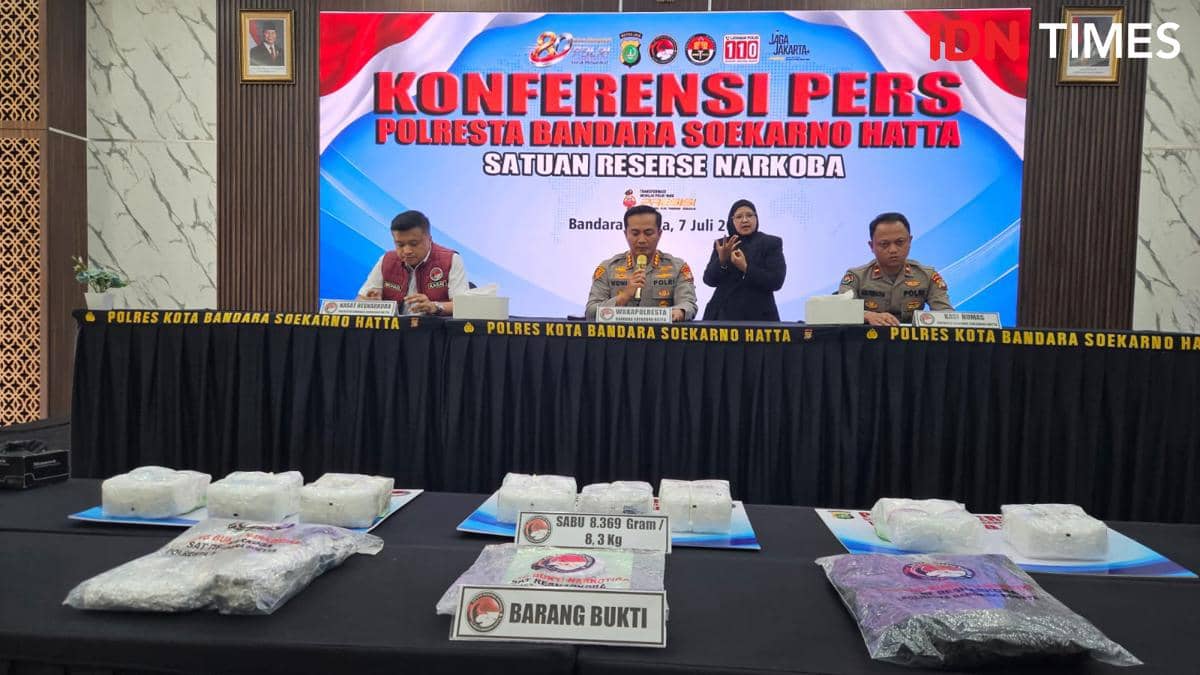 Perempuan Ditangkap Polisi, Jadi Penerima Sabu di Bandara Soetta 