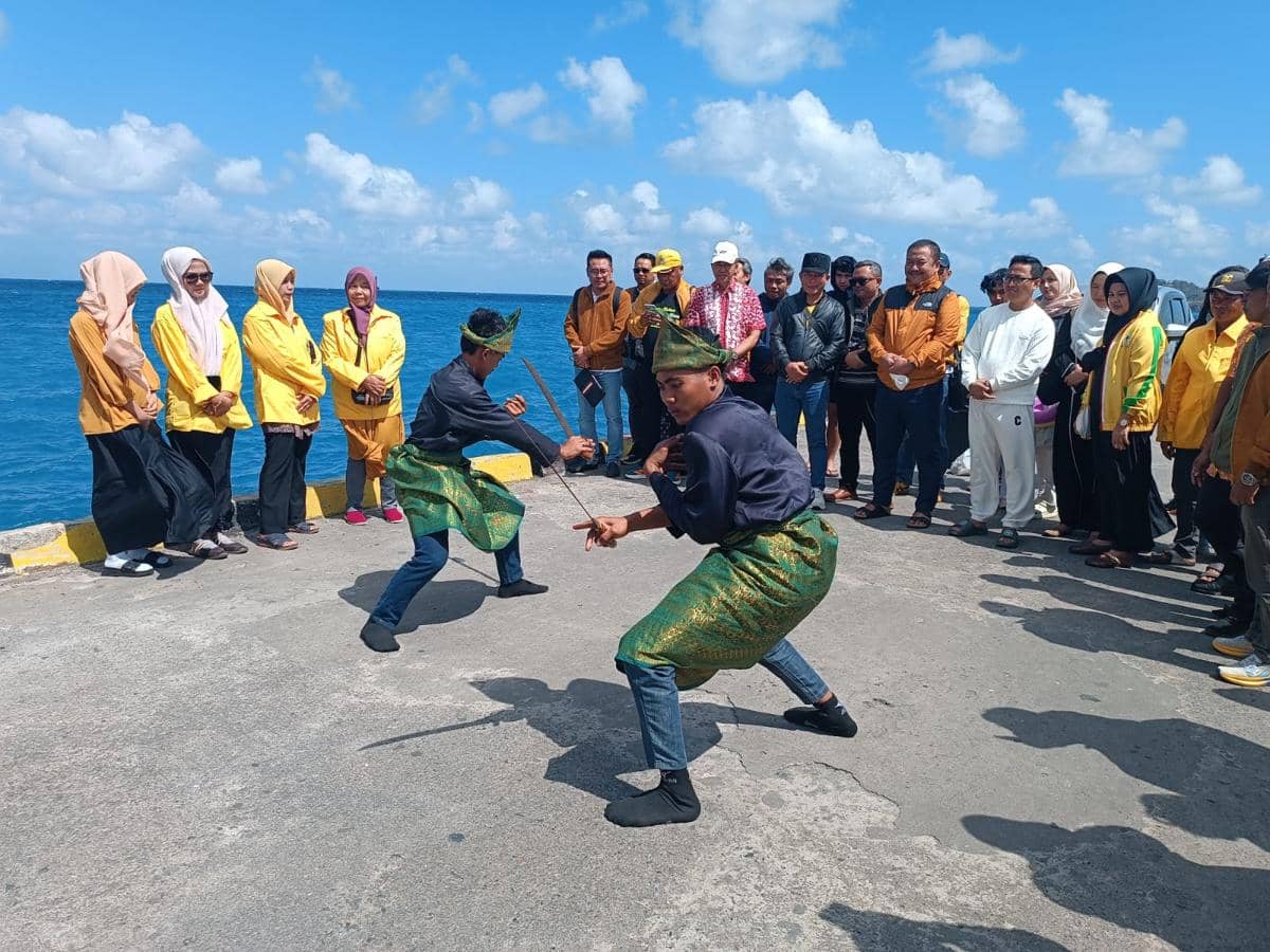 Arif Fathoni Soroti Layanan Kesehatan dan Transportasi Laut di Bawean