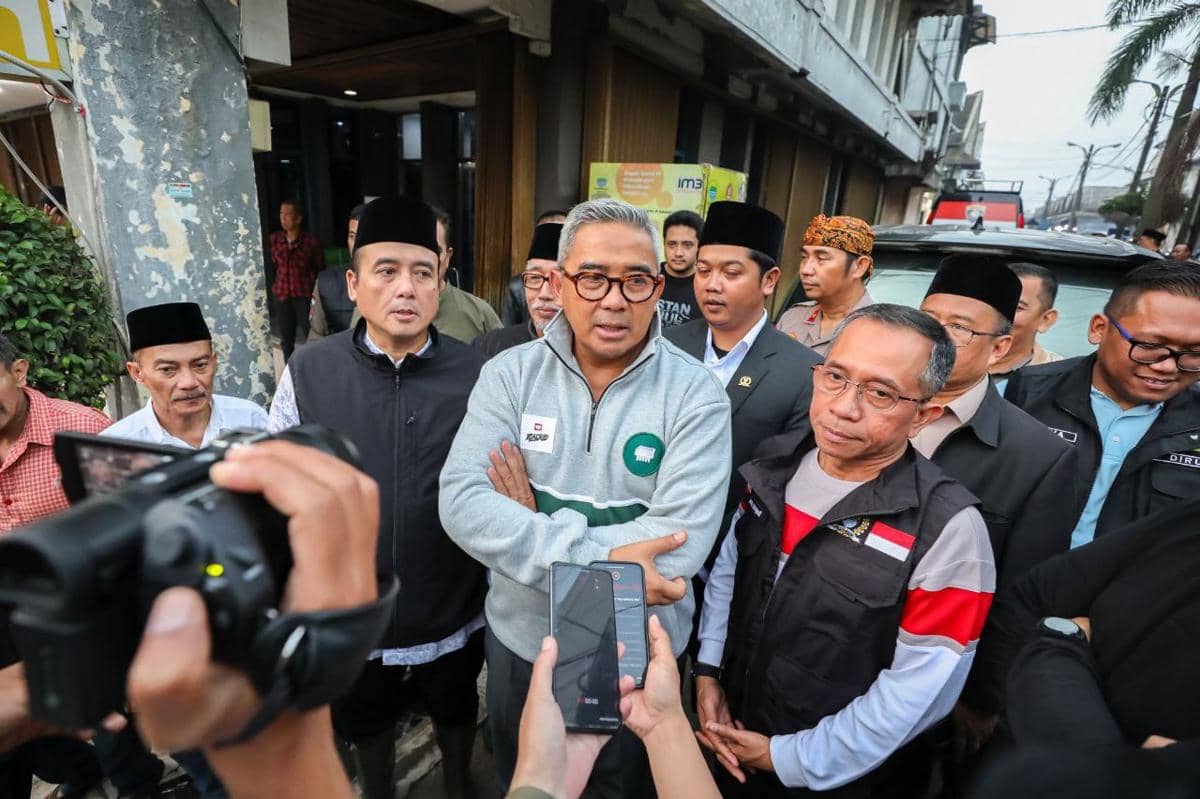 174088946579-ketua-dprd-soroti-pengelolaan-sampah-pasar-caringin-farhan-pastikan-segera-ditangani.jpeg