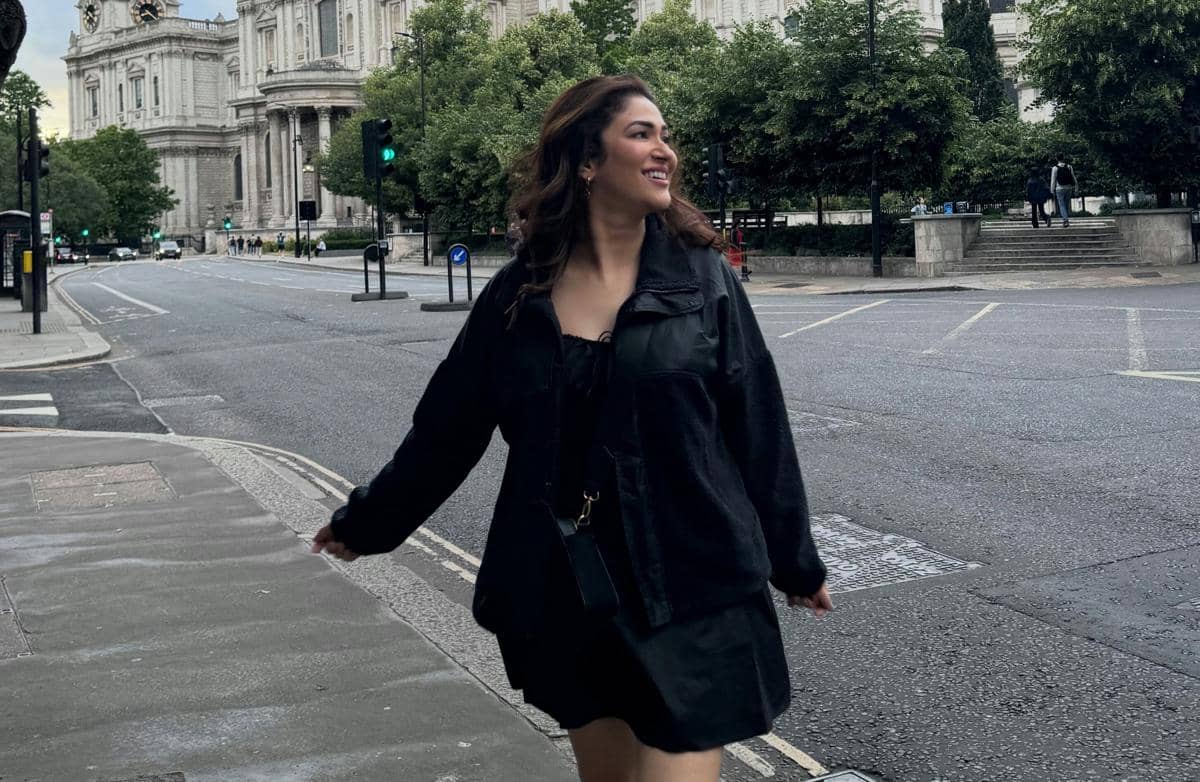 9 Momen Ridhima Pandit Liburan di London, Seru Bareng Kakak