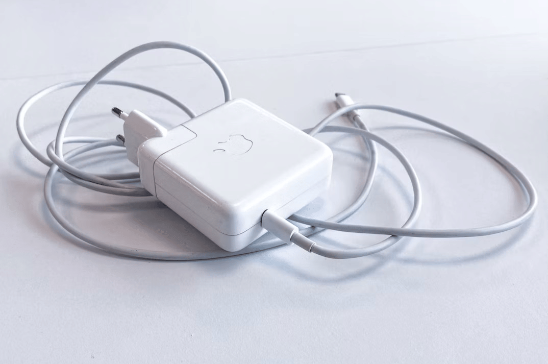 ilustrasi charger HP