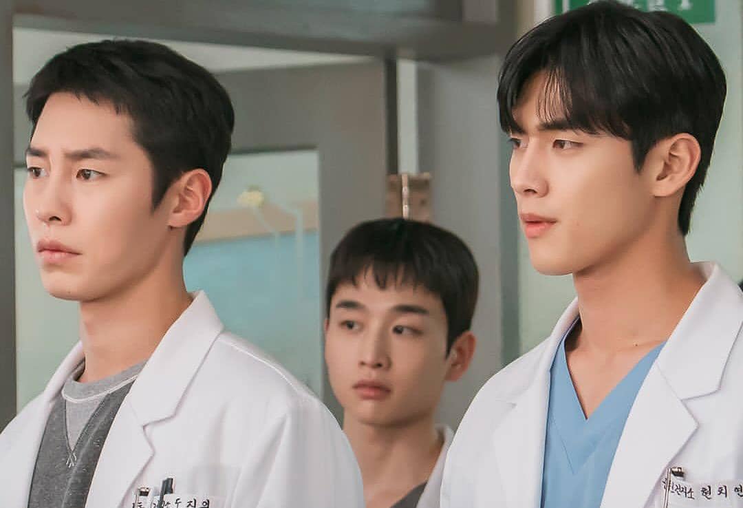 Lee Jae Wook dan Hong Min Gi di drama Doctor on the Edge