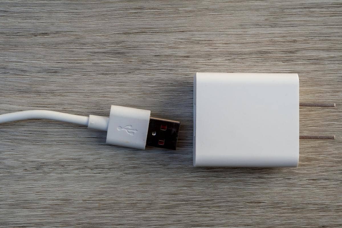 ilustrasi charger HP