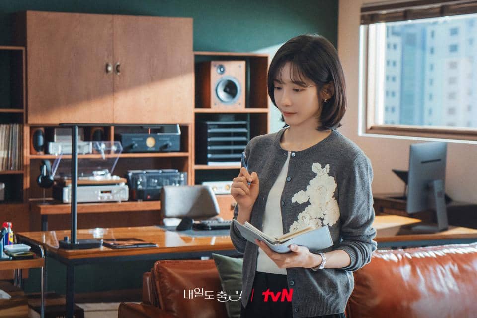 Kenapa Cha Ji Yoon Keluar dari Tim Satgas di See You at Work Tomorrow?