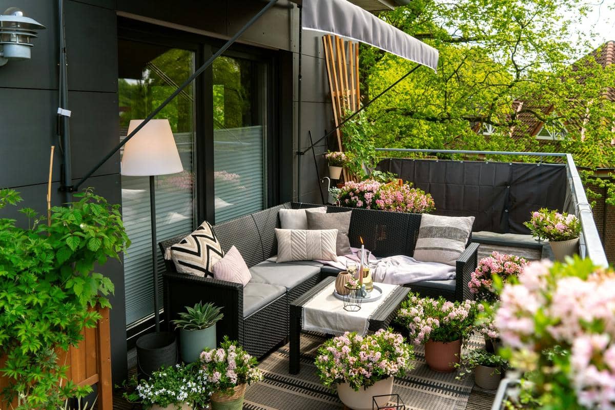 7 Inspirasi Balkon Estetik, Cocok Jadi Tempat Nyantai di Rumah