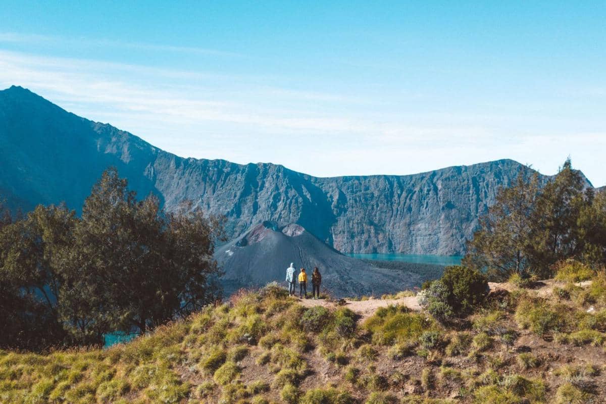 5 Danau Cantik di Atas Gunung Luar Jawa untuk Pencinta Ketinggian