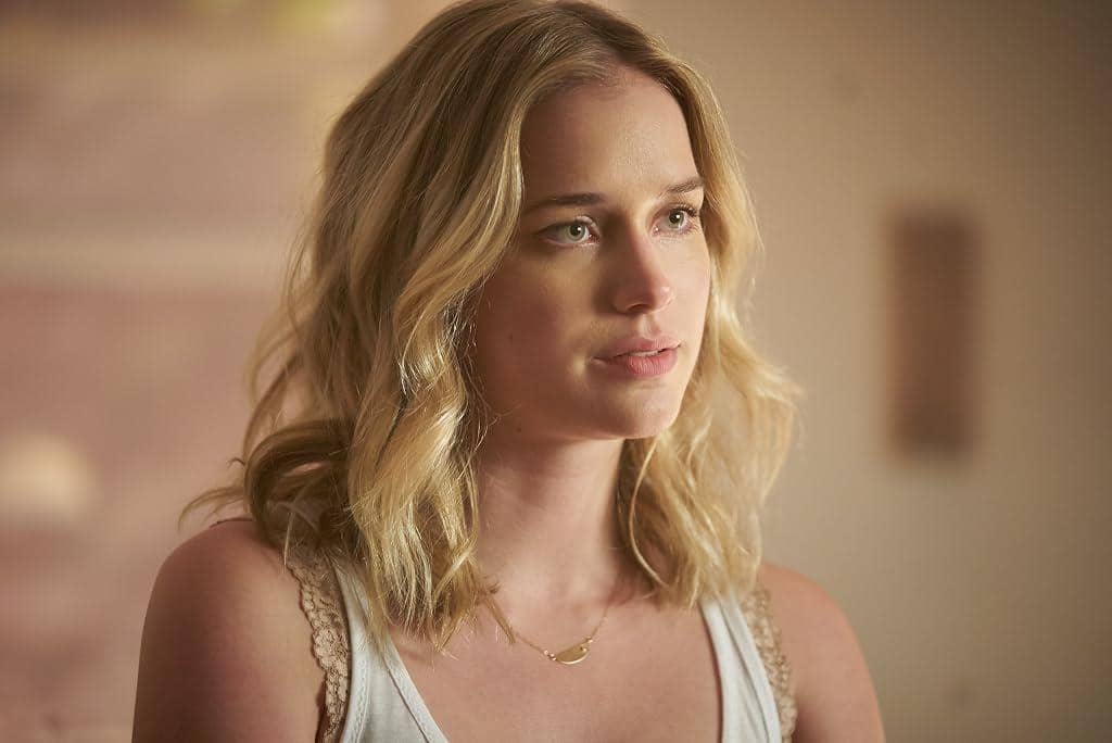 Elizabeth Lail di You