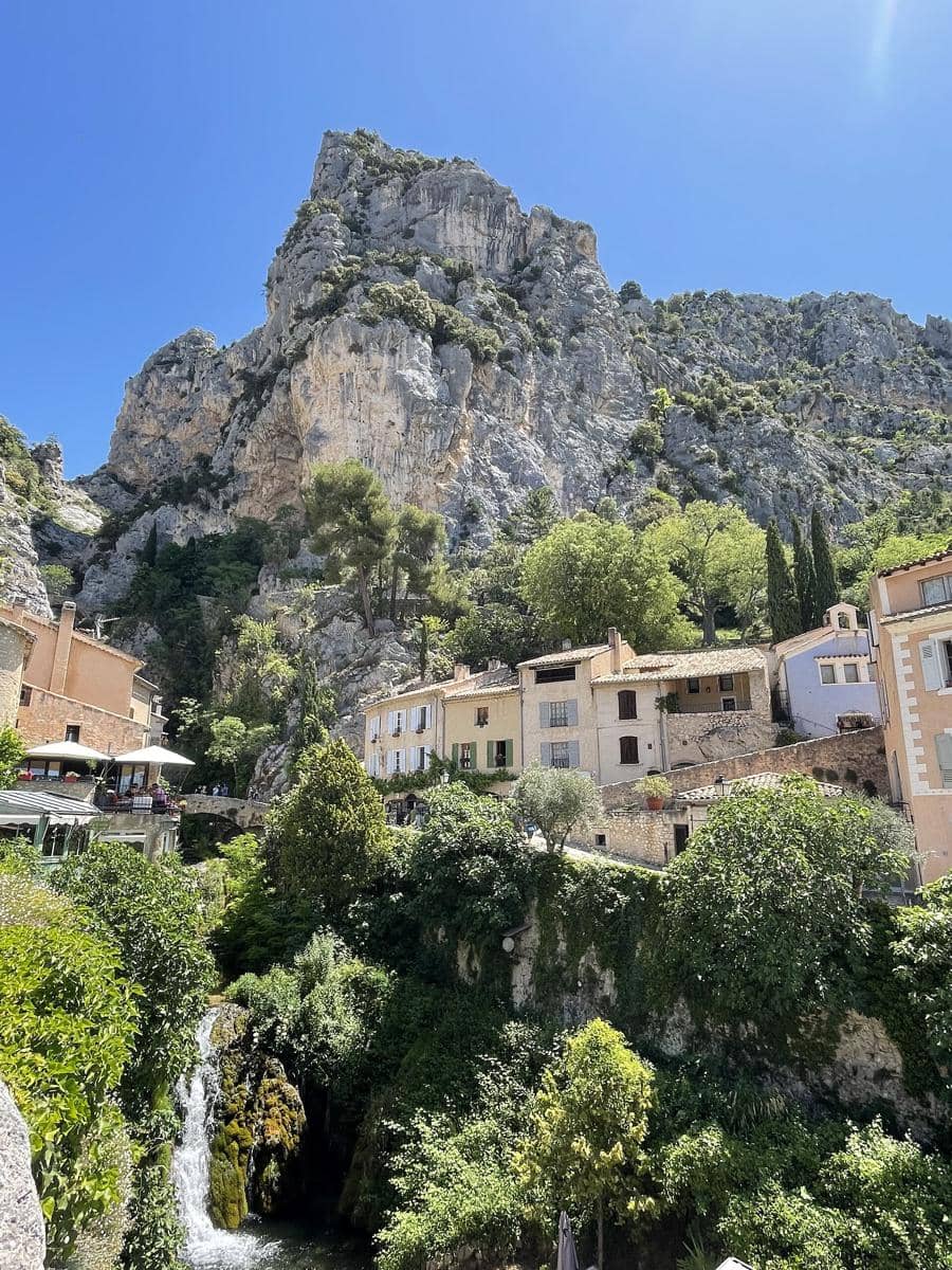 potret Moustiers-Sainte-Marie