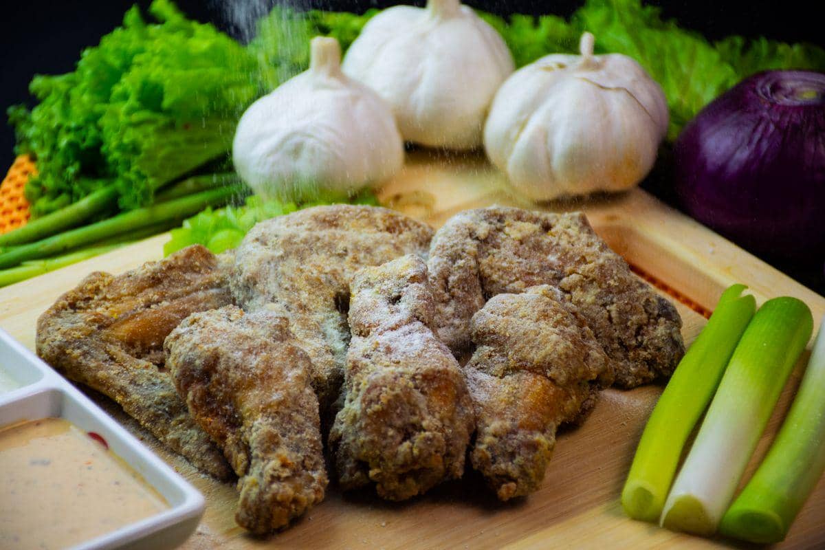 ilustrasi ayam goreng bawang putih
