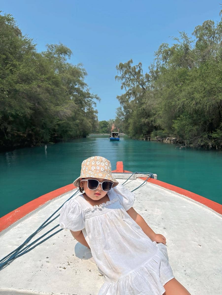 Shanty Denny ajak anak liburan di Kepulauan Seribu