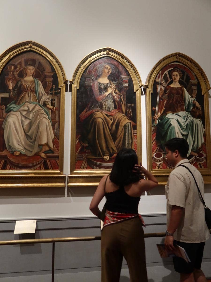 Febby Rastanty berkunjung ke museum saat di Florence