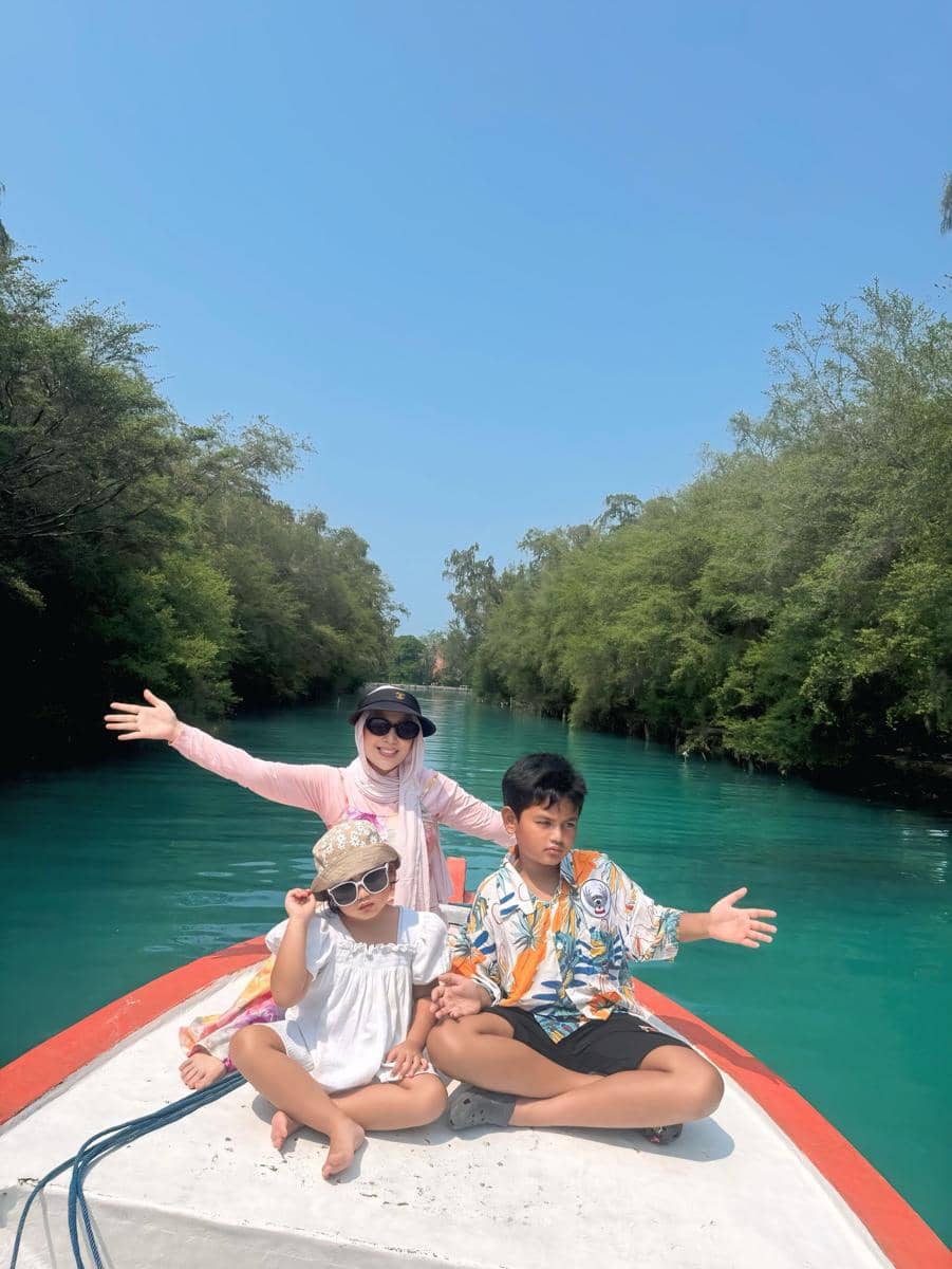 Shanty Denny ajak anak liburan di Kepulauan Seribu
