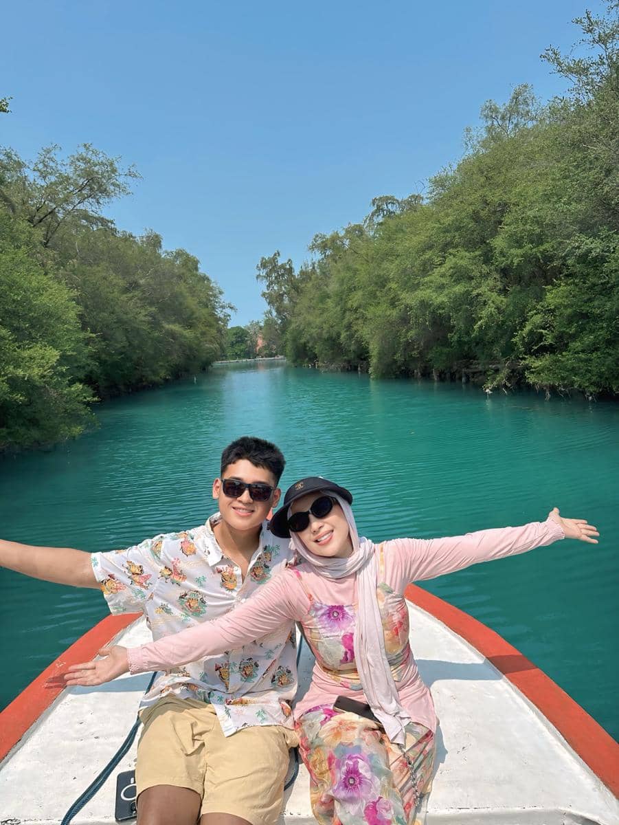 Shanty Denny ajak anak liburan di Kepulauan Seribu