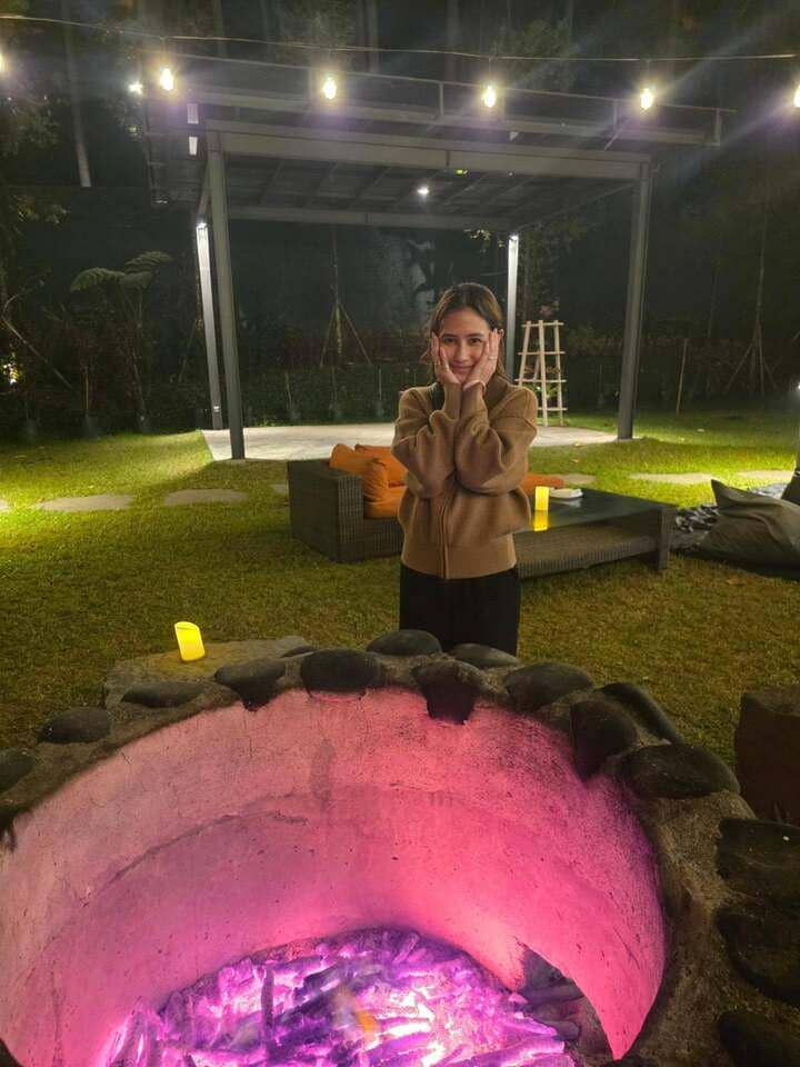 Prilly Latuconsina dan keluarga liburan di Puncak