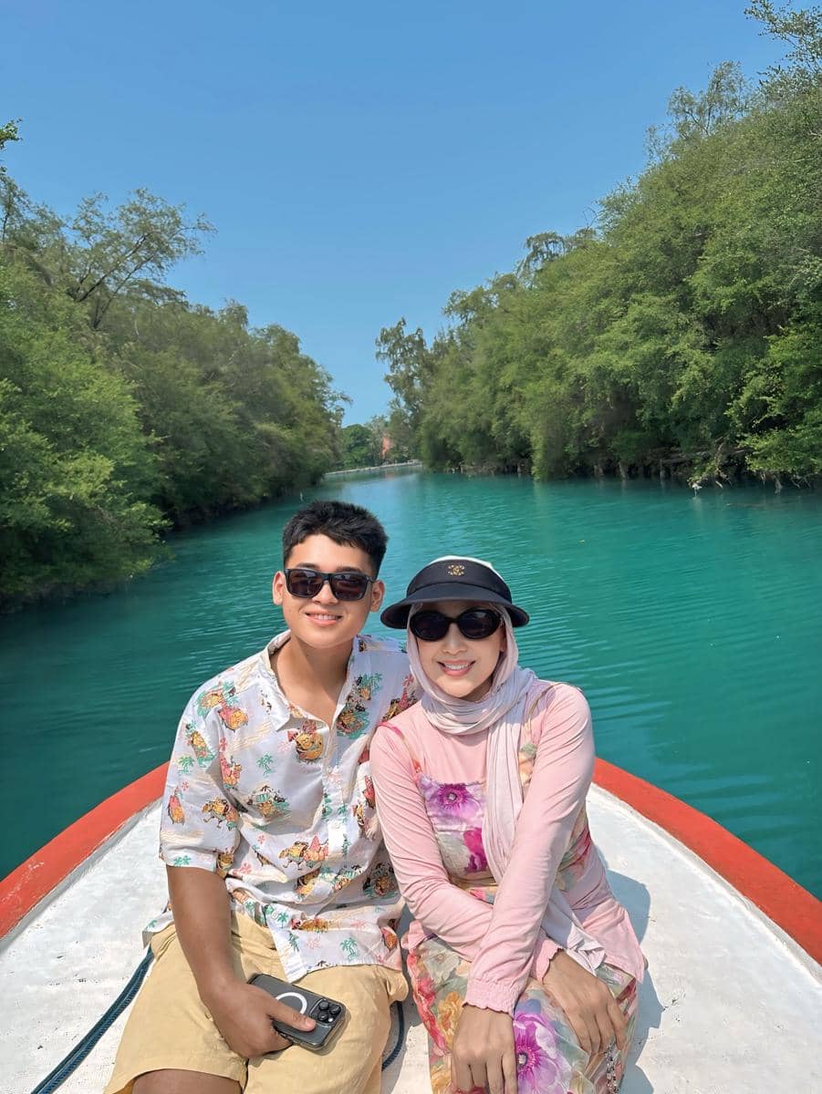 Shanty Denny ajak anak liburan di Kepulauan Seribu