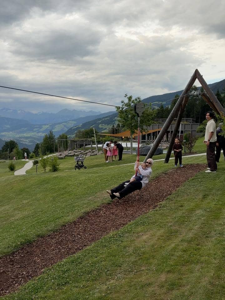 Anak Nikita Willy main di alam Desa Leogang