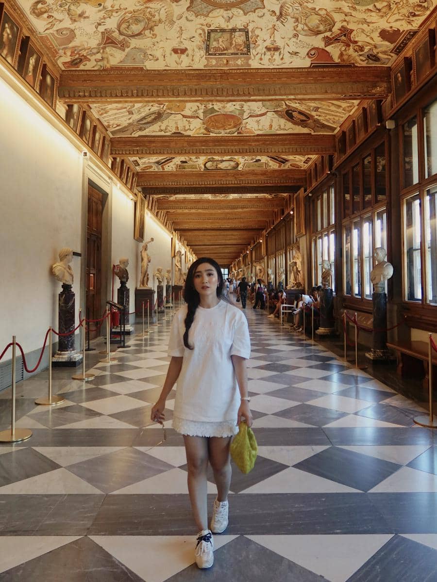 Febby Rastanty berkunjung ke museum saat di Florence