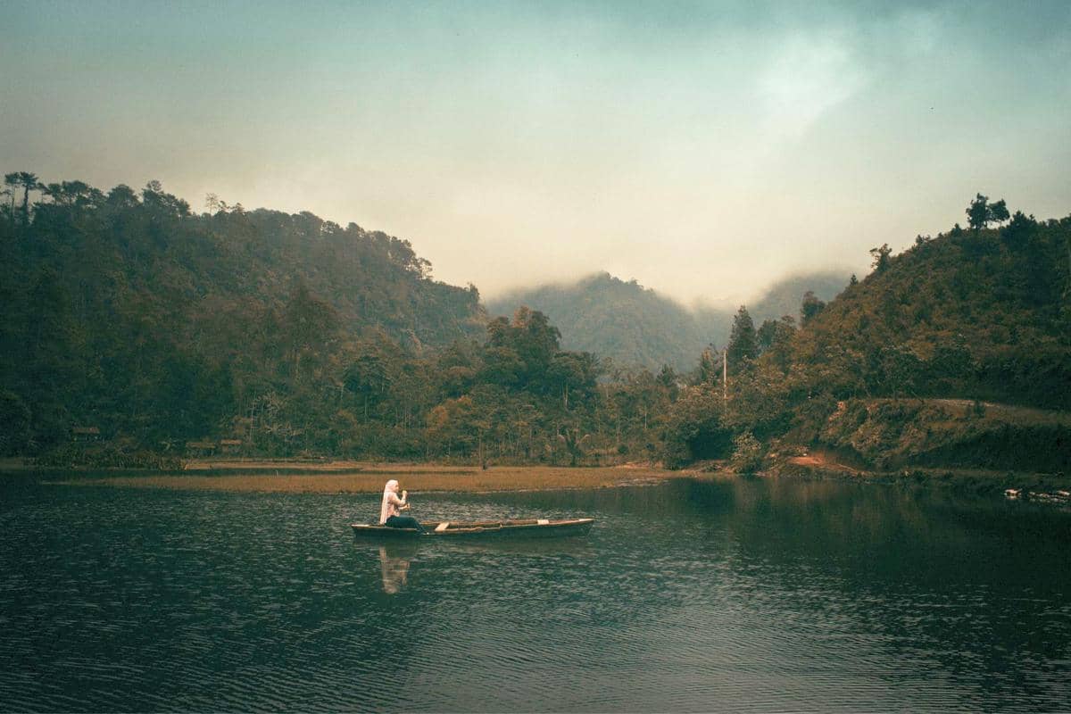 ilustrasi danau