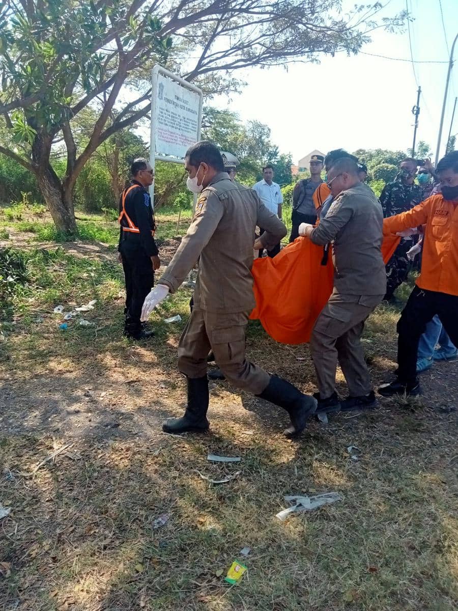 Perempuan Lansia Tewas Tertabrak Kereta di Sememi Surabaya