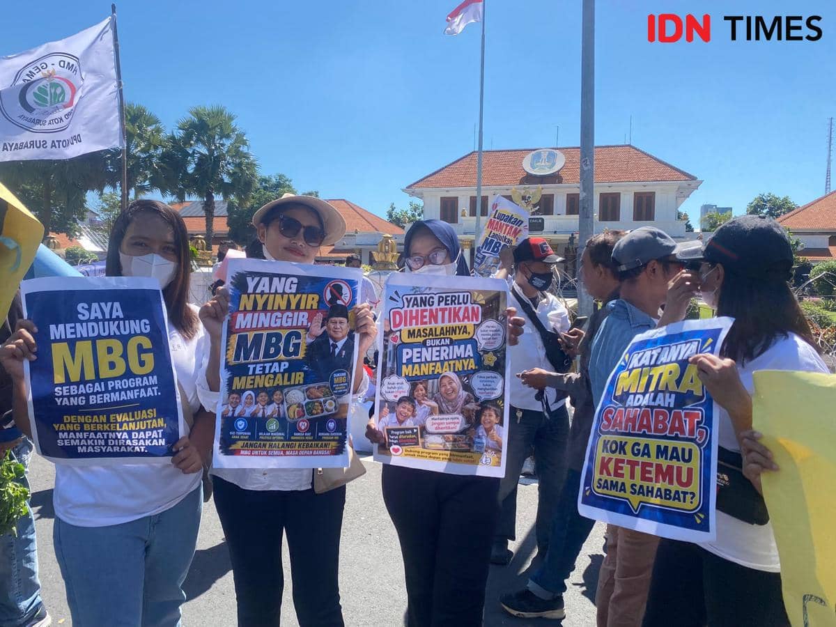 Libur Tak Ada Pemasukan, Pegawai SPPG Surabaya Demo Minta MBG Lanjut