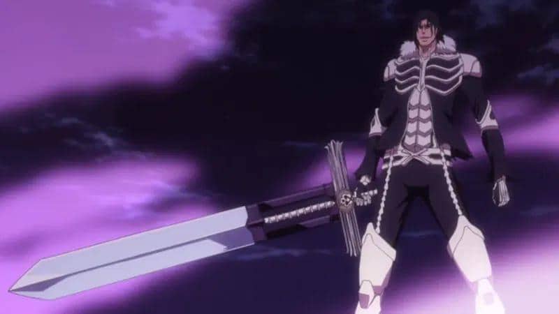 Karakter Fullbringer dari anime Bleach berdiri dengan pedang besar di tangan, latar langit ungu gelap yang dramatis.