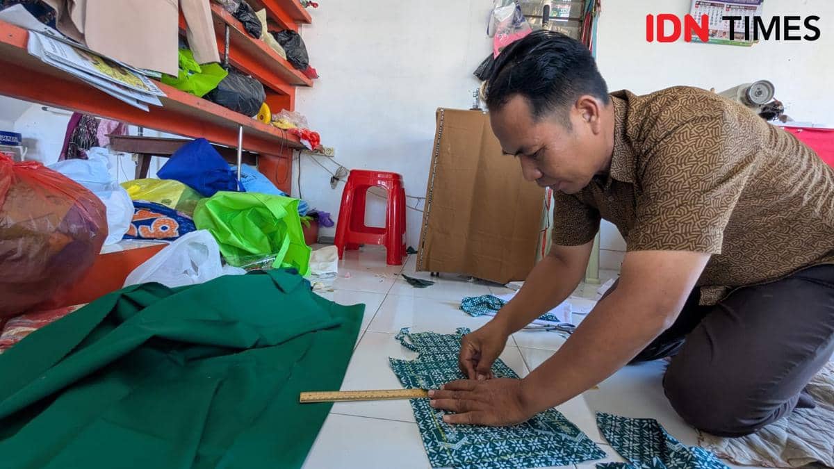 Musim Sekolah Jadi Rezeki Penjahit di Magetan