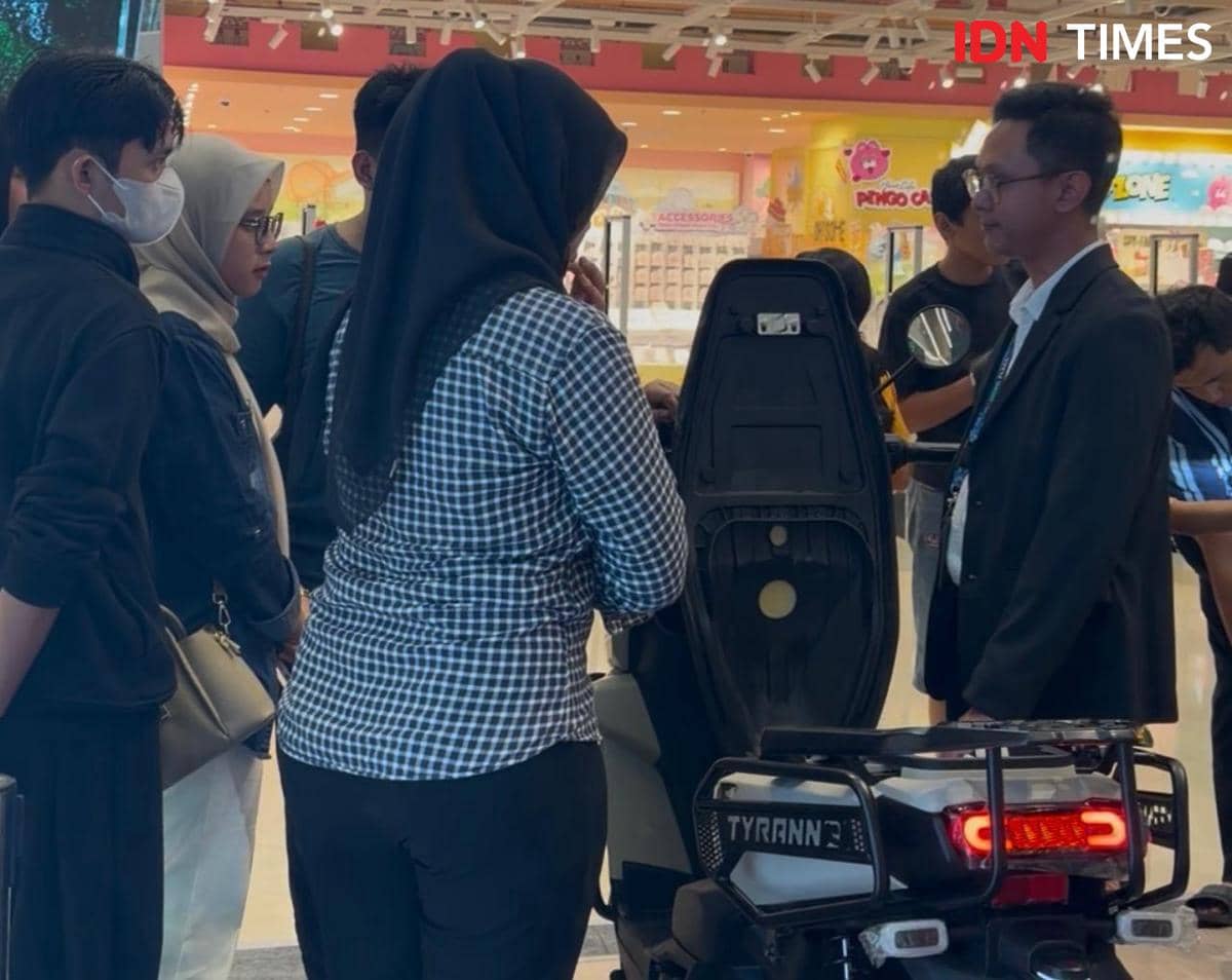 Pameran kendaraan listrik Indomobil eMotor untuk memperluas jaringan kendaraan listrik di Sumsel