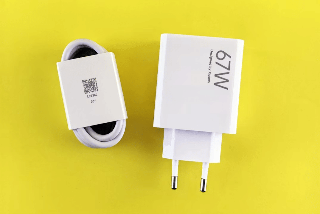 ilustrasi charger HP