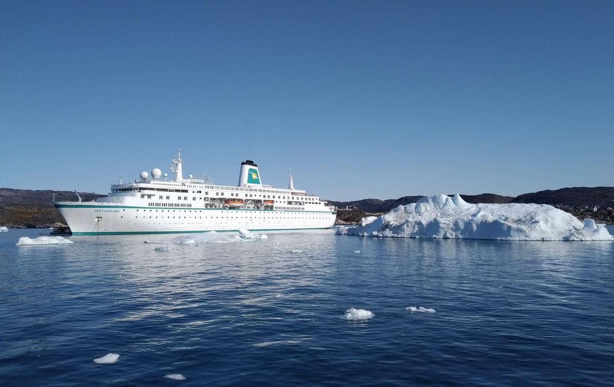 ilustrasi berlayar di antara Ilulissat dan Icefjord