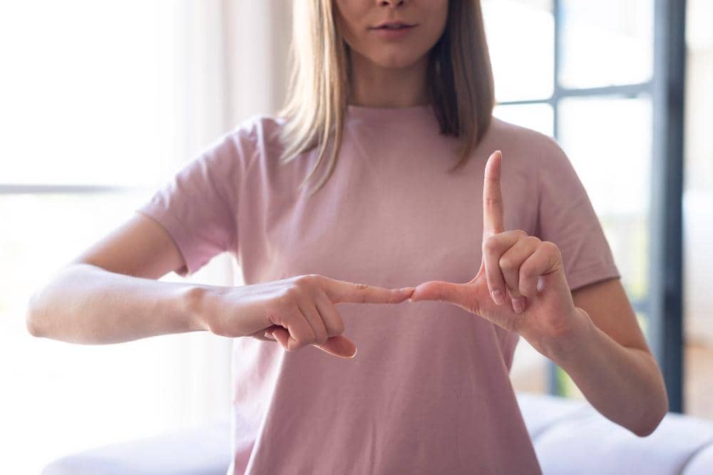 ilustrasi melakukan finger stretch