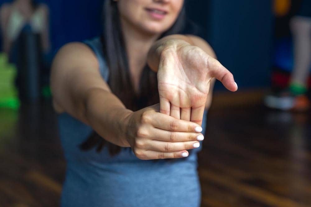 ilustrasi melakukan wrist rotation