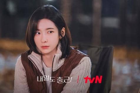 8 Momen Ji Yoon Cemburu pada Si Woo di See You at Work Tomorrow