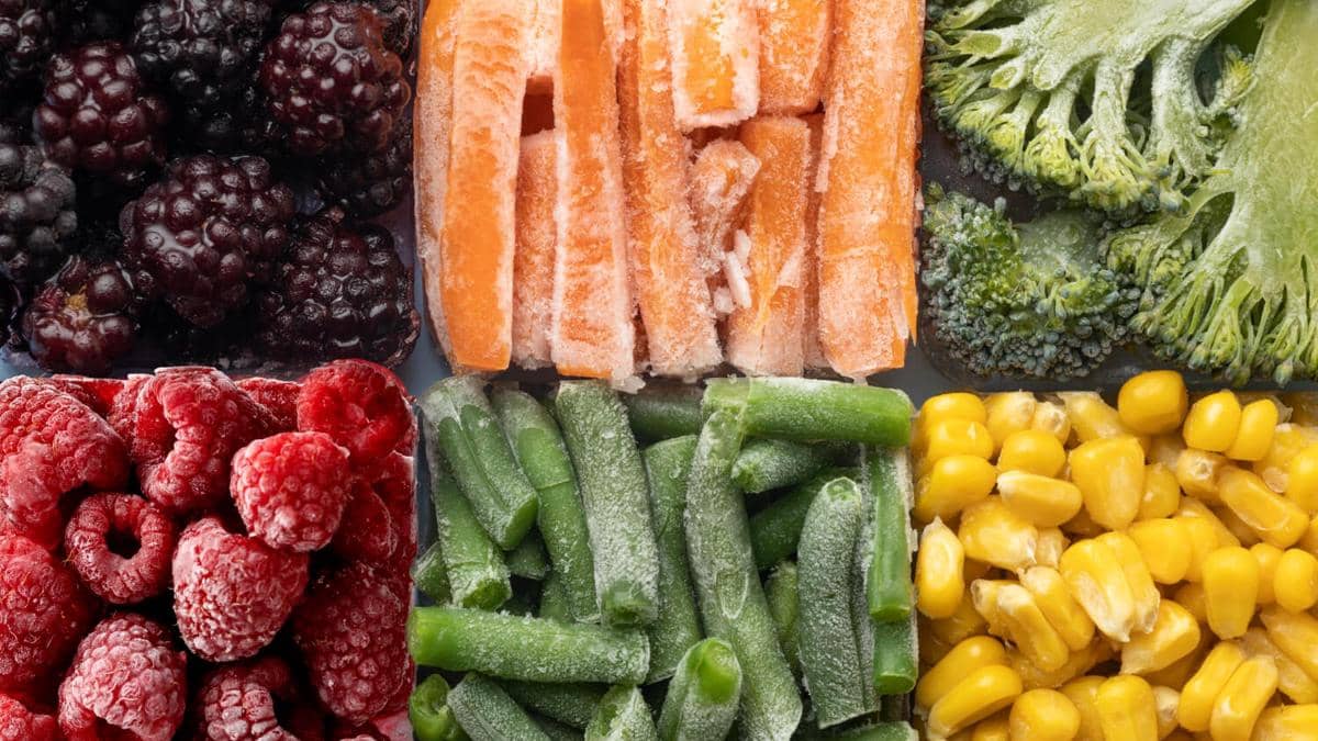 ilustrasi frozen fruits, frozen vegetables, buah dan sayuran beku