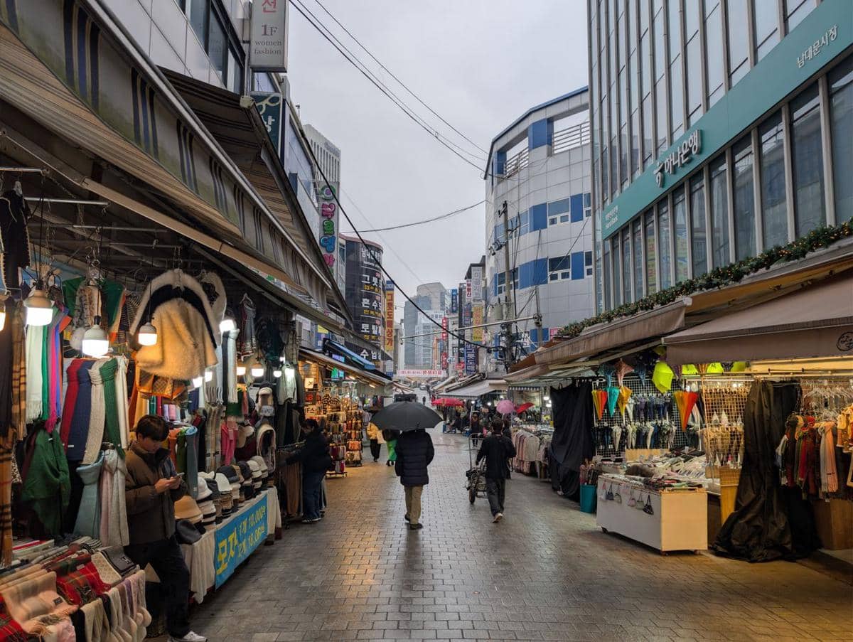 ilustrasi market atau pasar di Korea Selatan, bisnis, penduduk lokal Korea Selatan