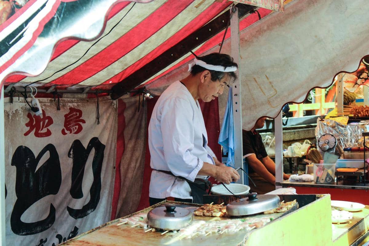 penjual sate khas Jepang